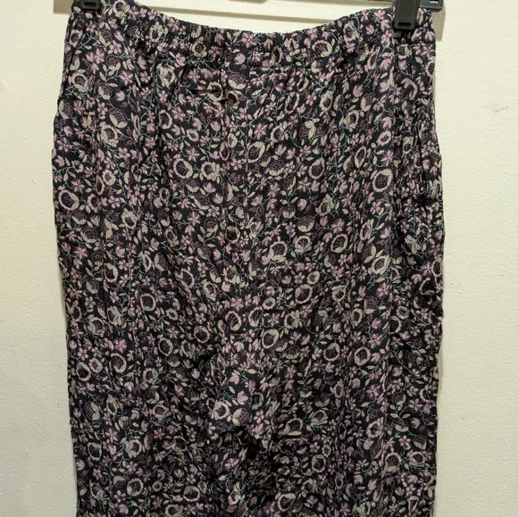 Petite Sophisticate Black and Pink Floral Pants Size 6p - Picture 6 of 6